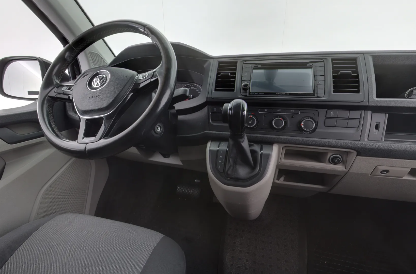 VOLKSWAGEN Transporter CLK-837 carousel image