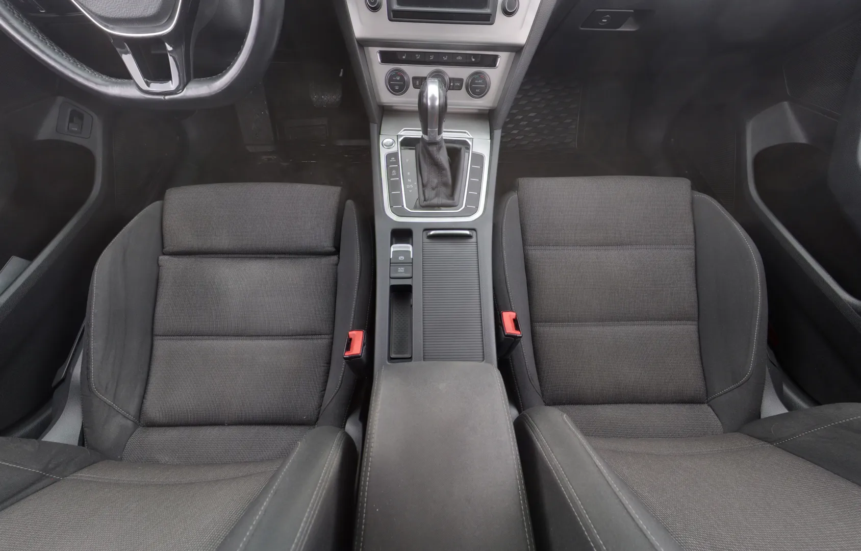 VOLKSWAGEN Passat ENO-291 carousel image