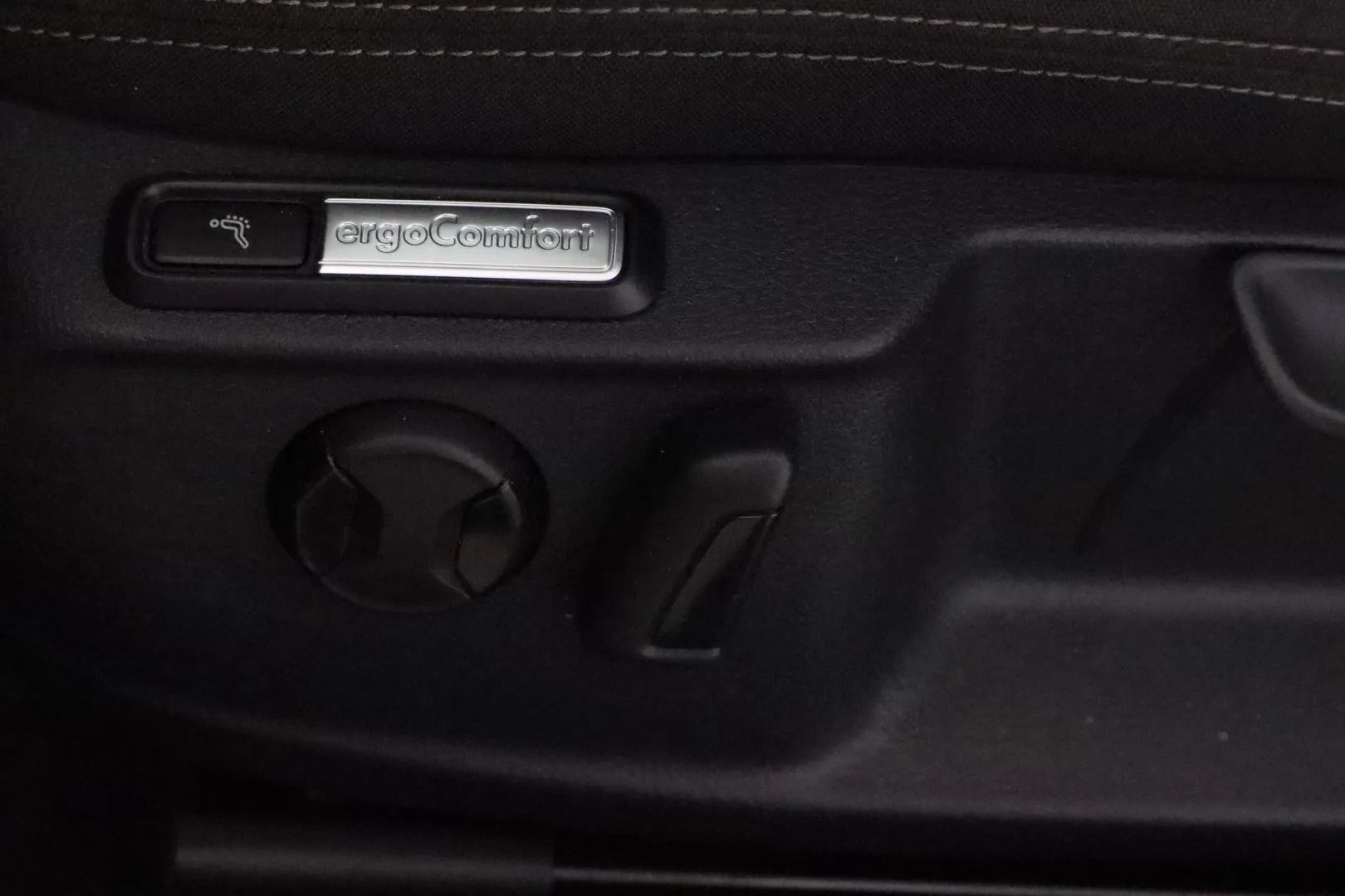 VOLKSWAGEN Passat ENO-291 carousel image