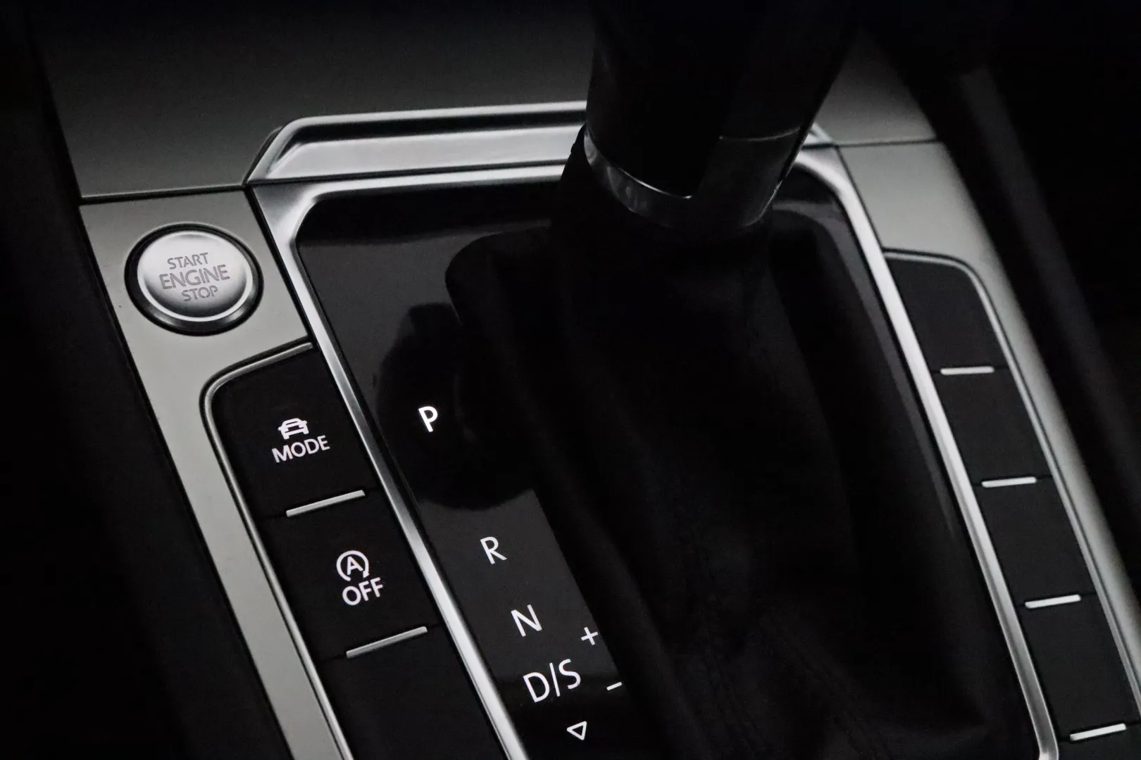 VOLKSWAGEN Passat ENO-291 carousel image