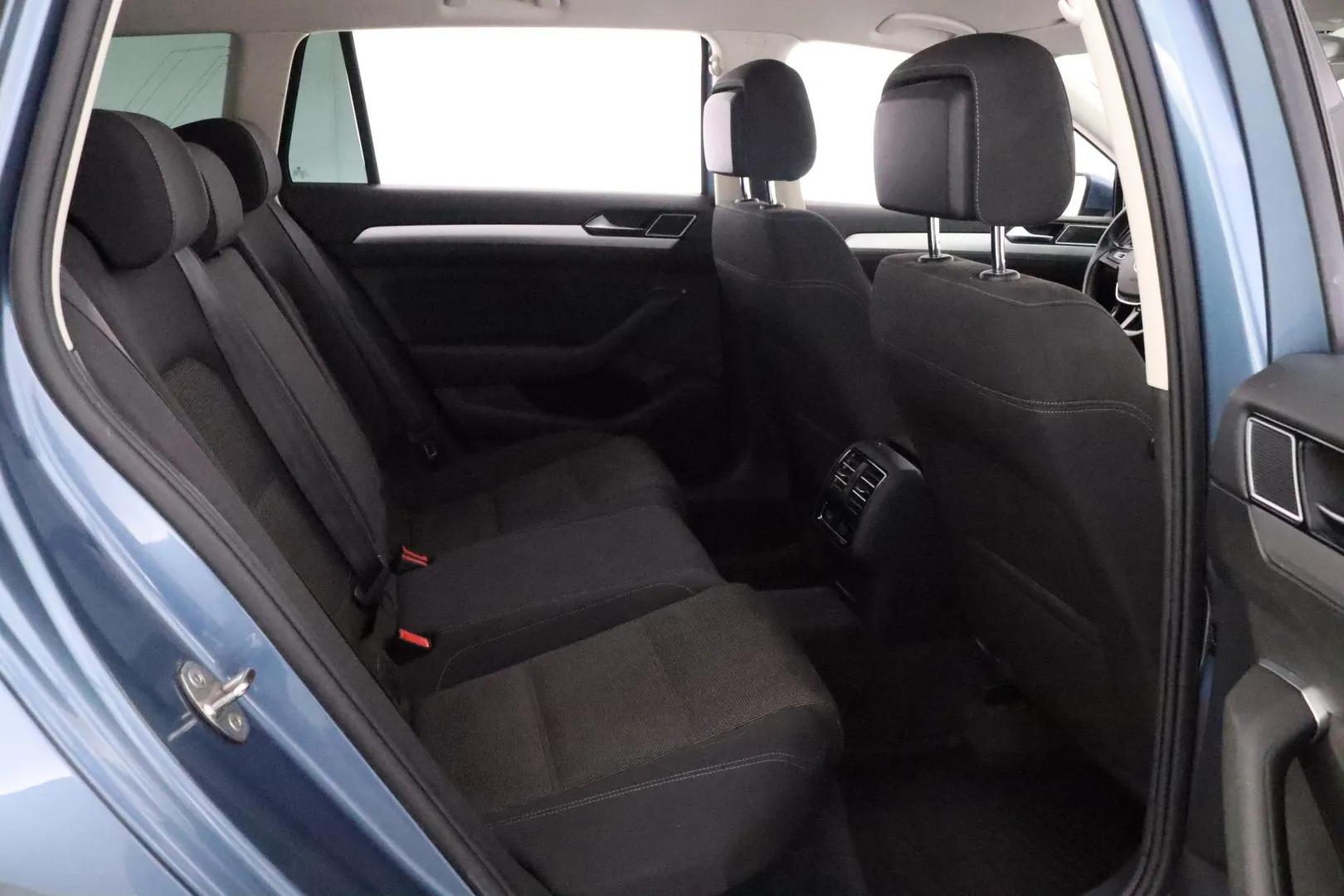 VOLKSWAGEN Passat ENO-291 carousel image