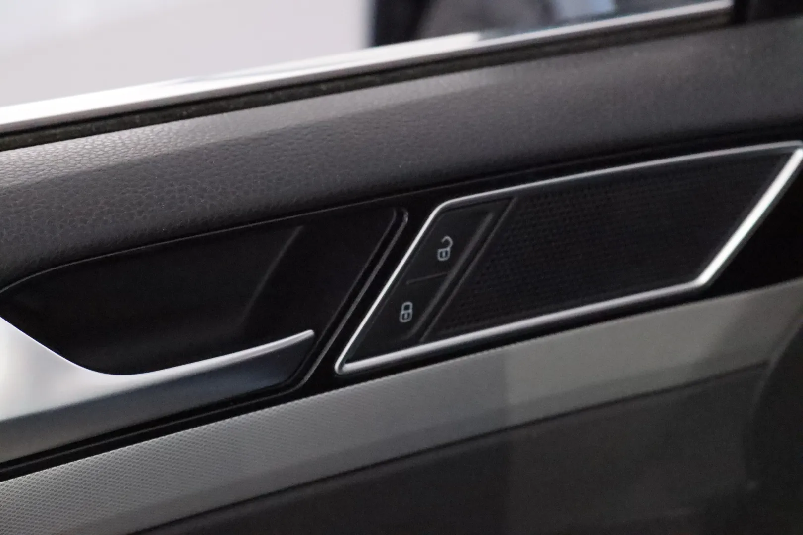 VOLKSWAGEN Passat ENO-291 carousel image