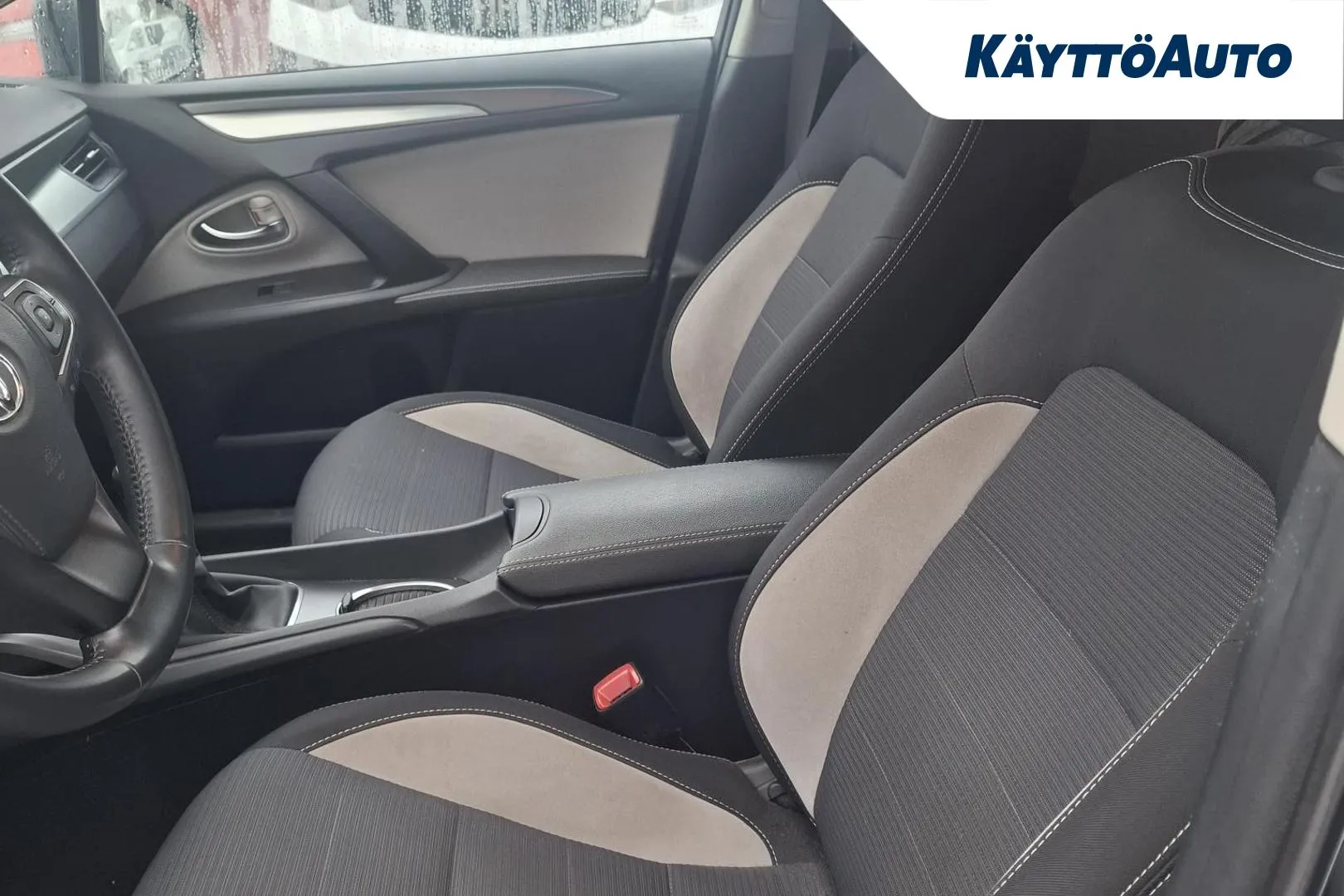 Toyota Avensis SMB-917 carousel image