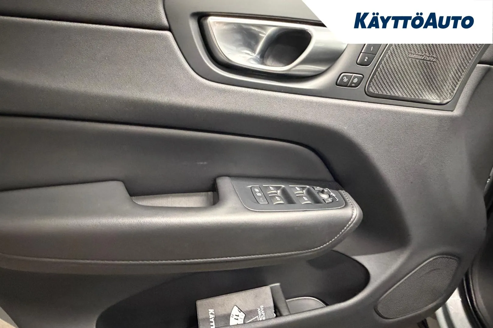 VOLVO XC60 RVS-681 carousel image