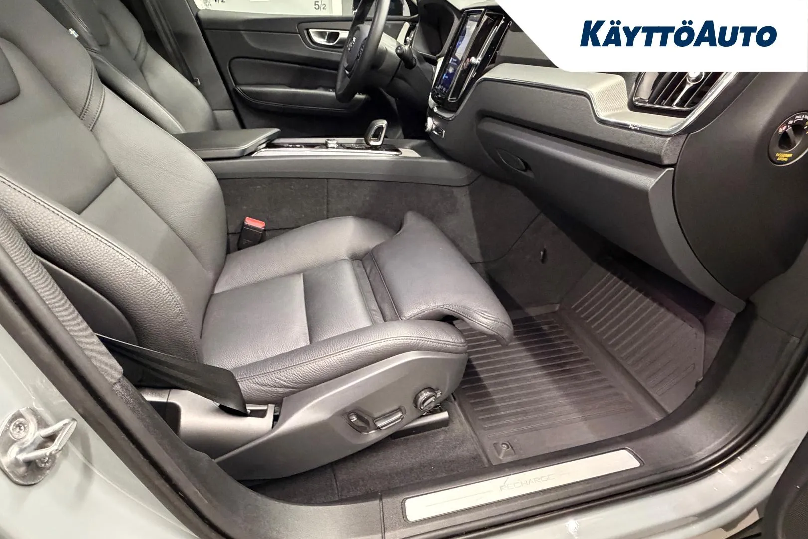 VOLVO XC60 RVS-681 carousel image