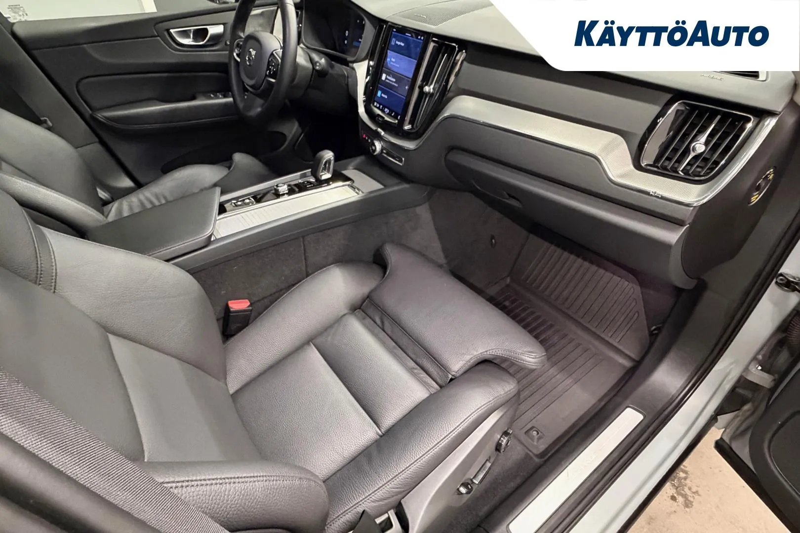 VOLVO XC60 RVS-681 carousel image