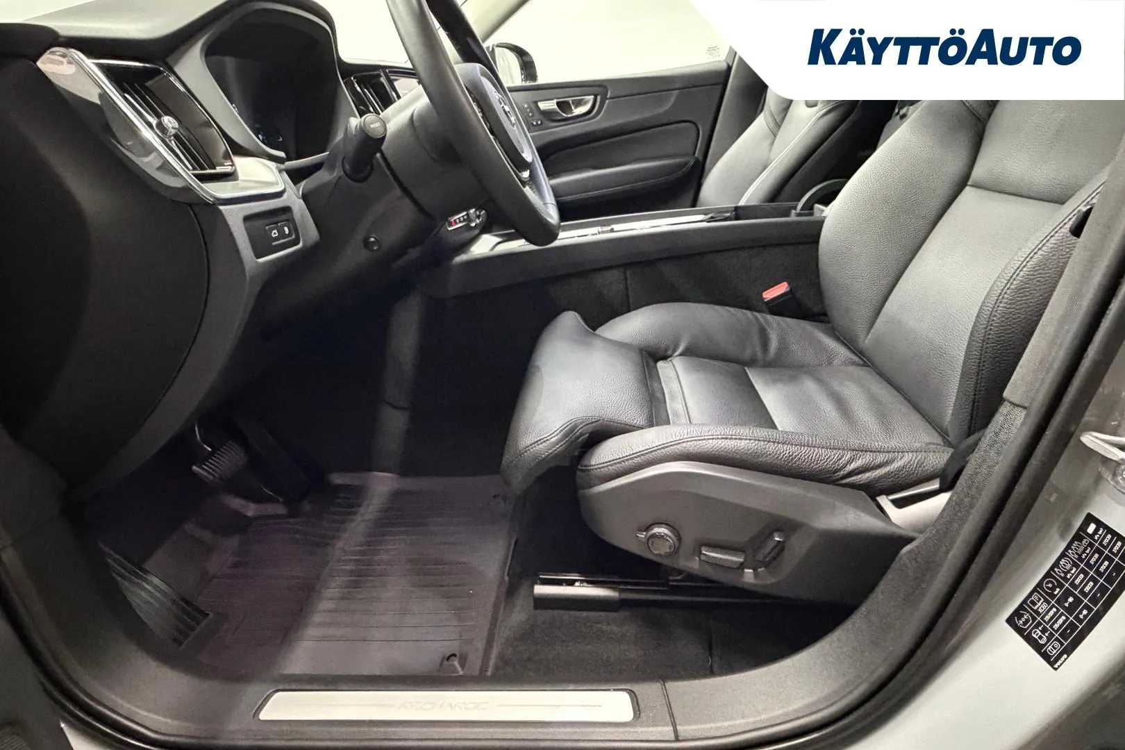 VOLVO XC60 RVS-681 carousel image