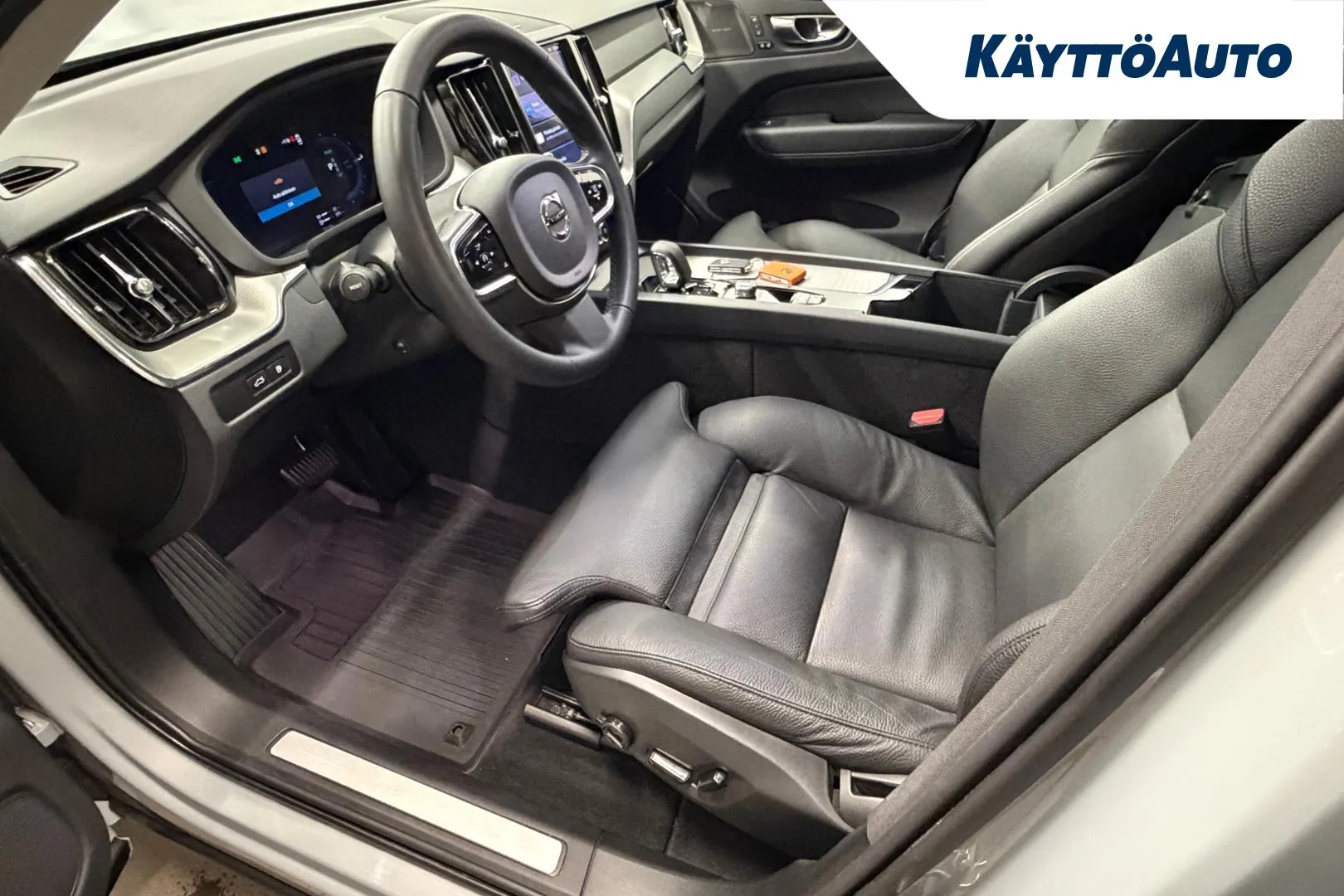 VOLVO XC60 RVS-681 carousel image