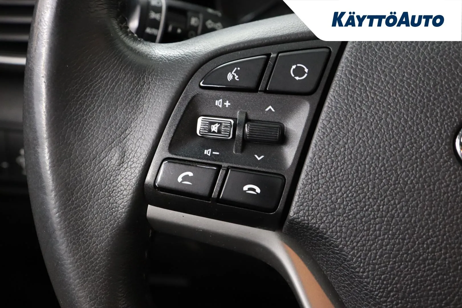 Hyundai Tucson IOK-402 carousel image