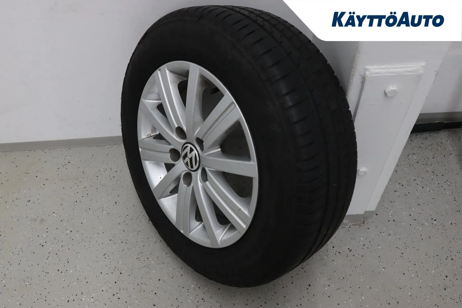 Volkswagen Golf VTZ-936 carousel image