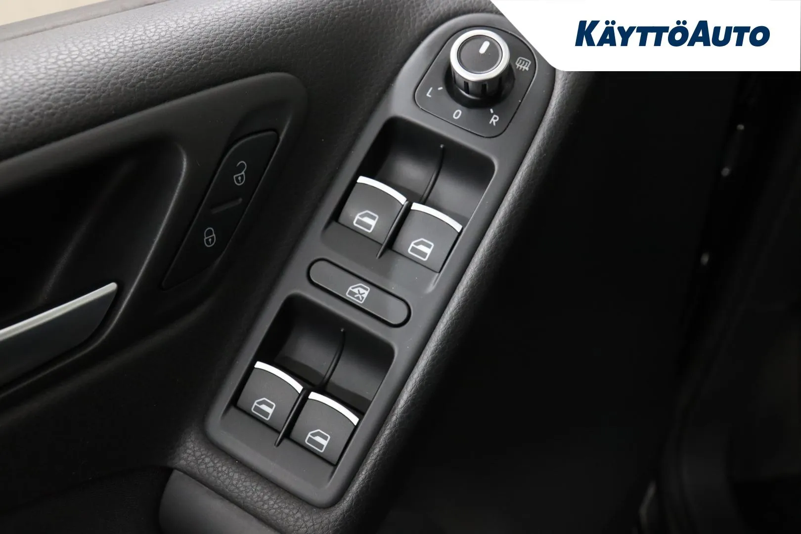 Volkswagen Golf VTZ-936 carousel image