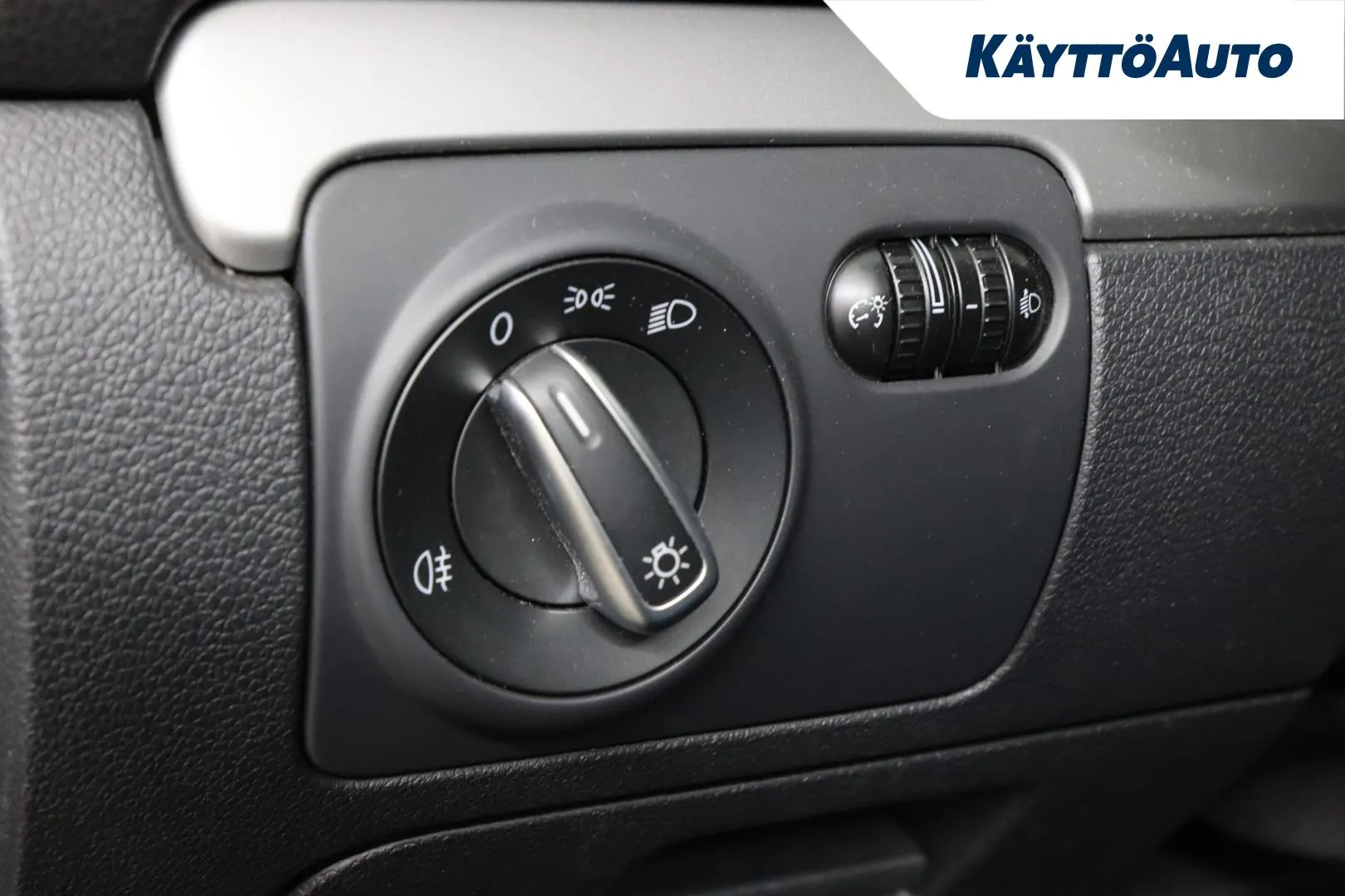 Volkswagen Golf VTZ-936 carousel image