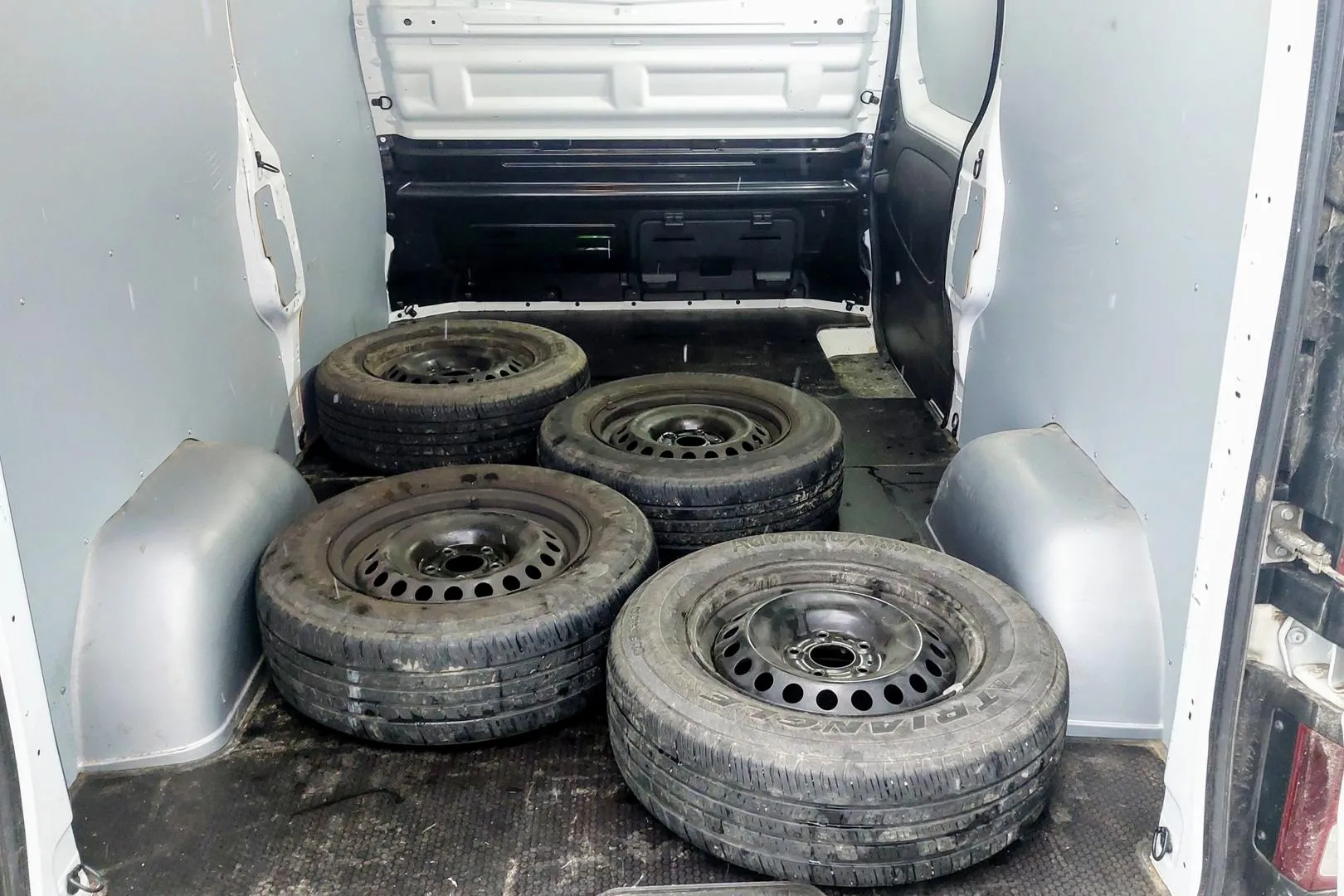 Renault Trafic JMU-883 carousel image