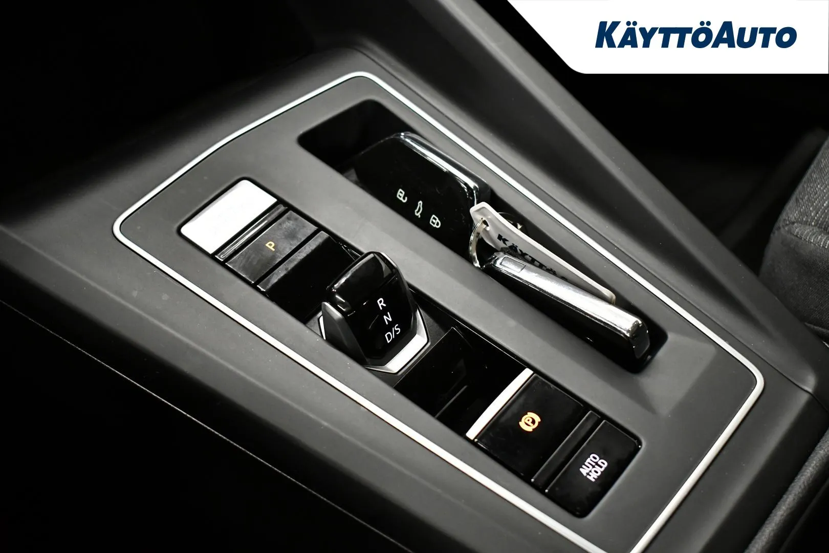 VOLKSWAGEN Golf KTT-563 carousel image