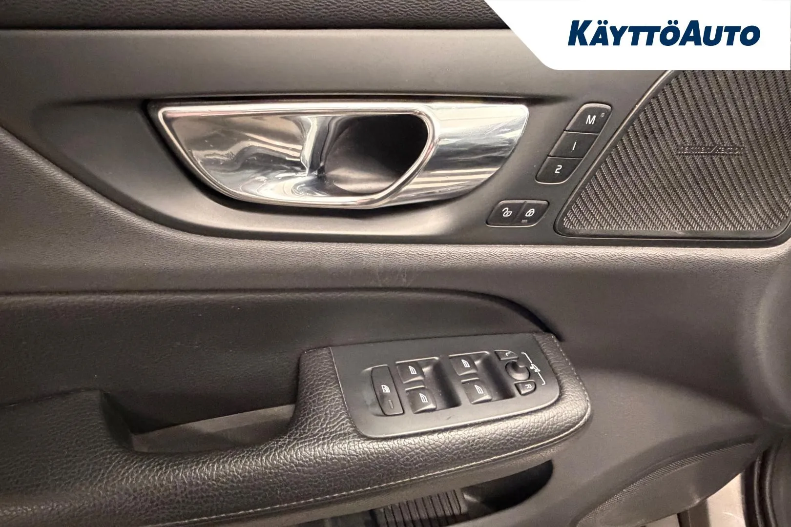 VOLVO V60 T8 Twin Engine EUA-185 carousel image