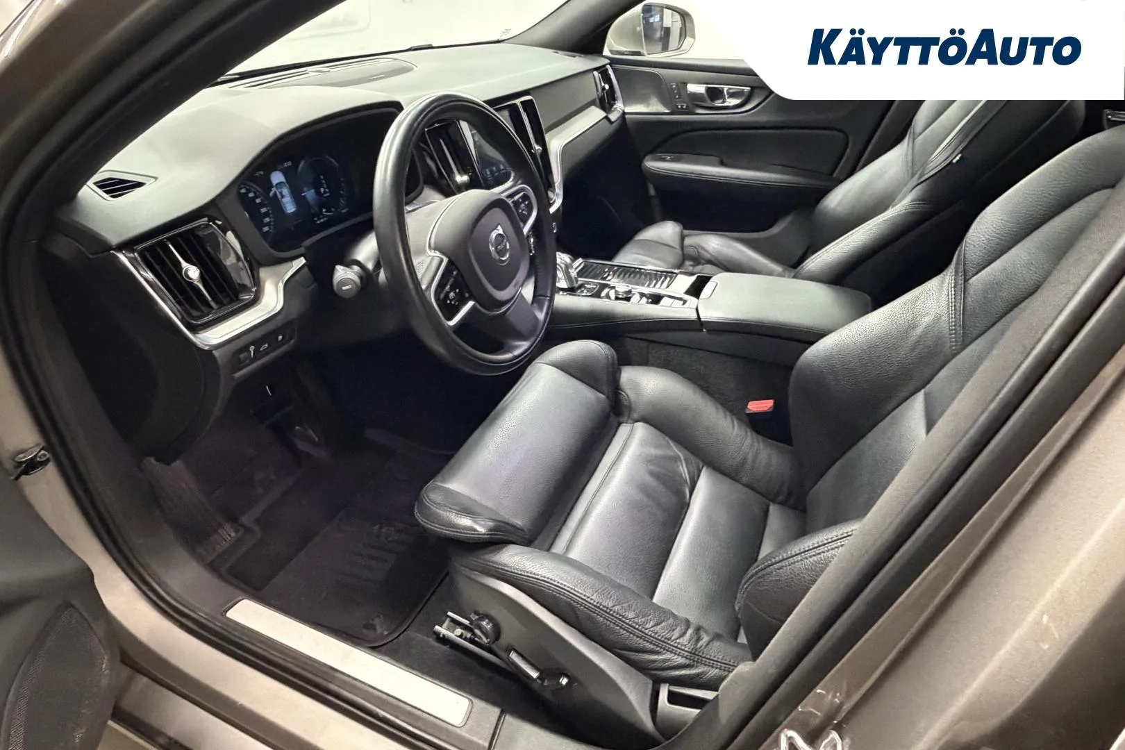 VOLVO V60 T8 Twin Engine EUA-185 carousel image