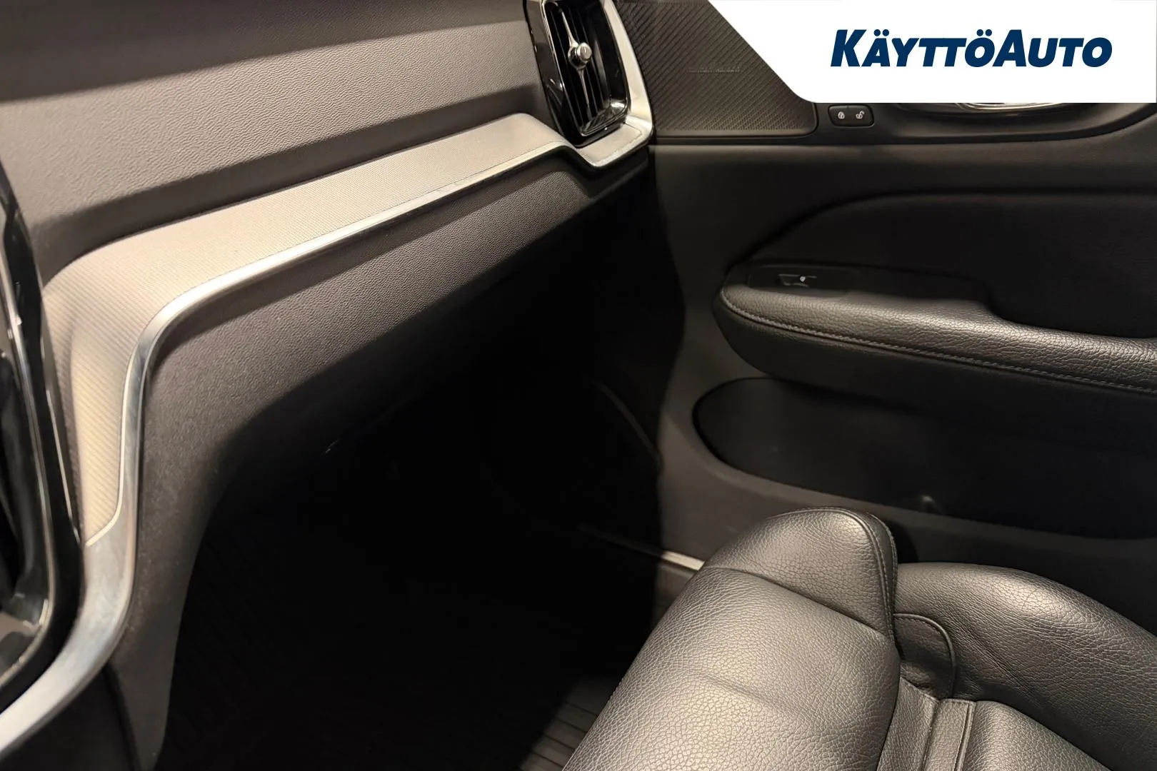 VOLVO V60 T8 Twin Engine EUA-185 carousel image