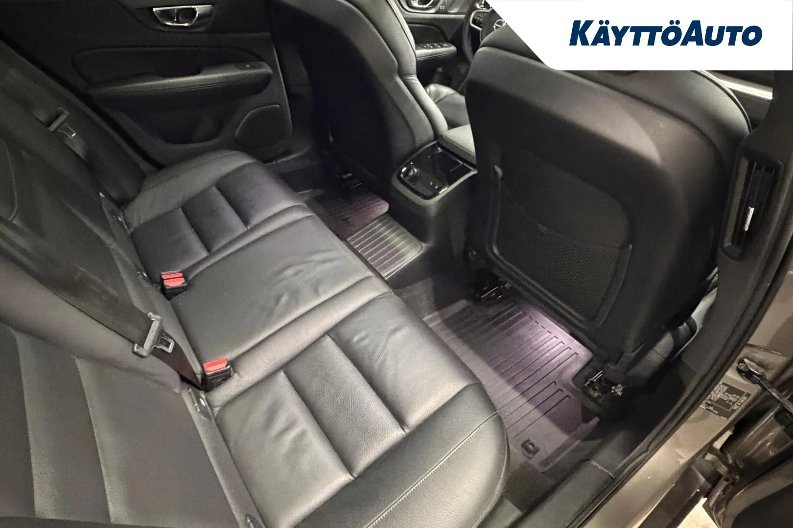 VOLVO V60 T8 Twin Engine EUA-185 carousel image