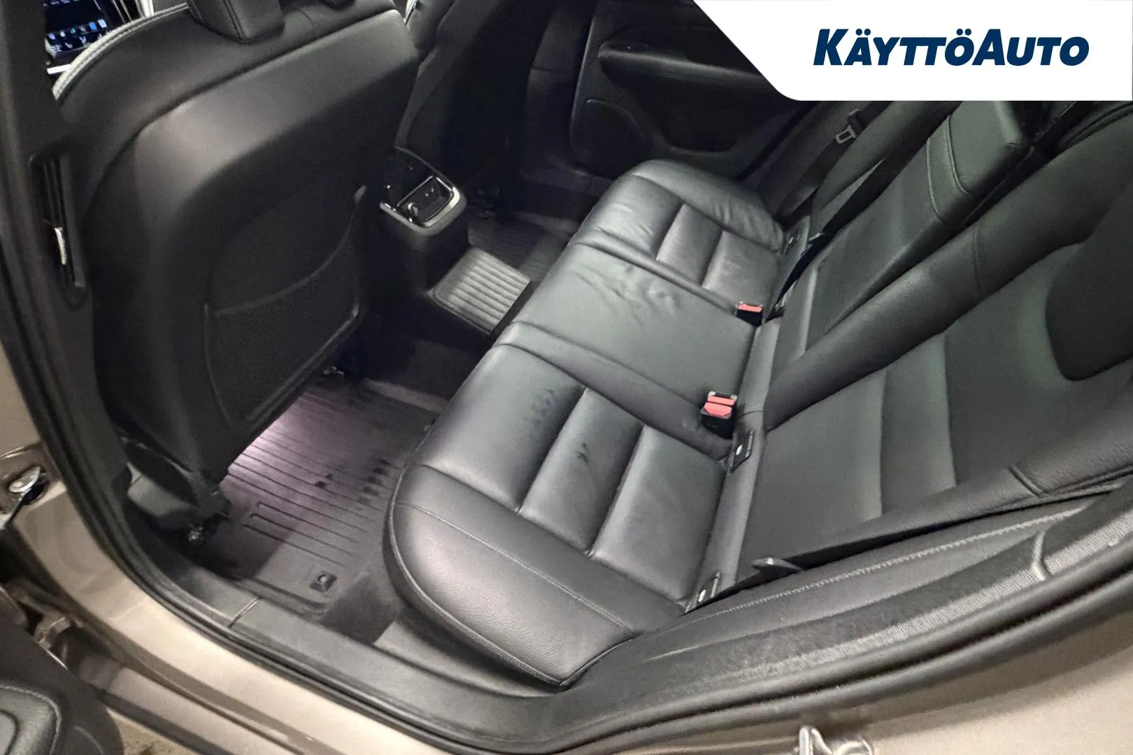 VOLVO V60 T8 Twin Engine EUA-185 carousel image