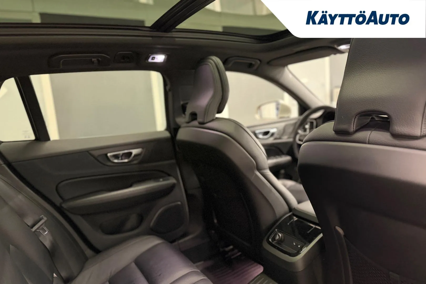 VOLVO V60 T8 Twin Engine EUA-185 carousel image