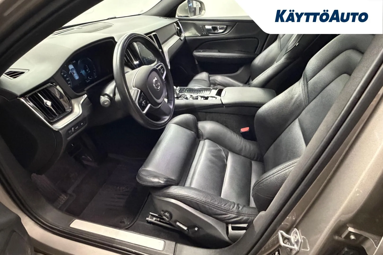 VOLVO V60 T8 Twin Engine EUA-185 carousel image