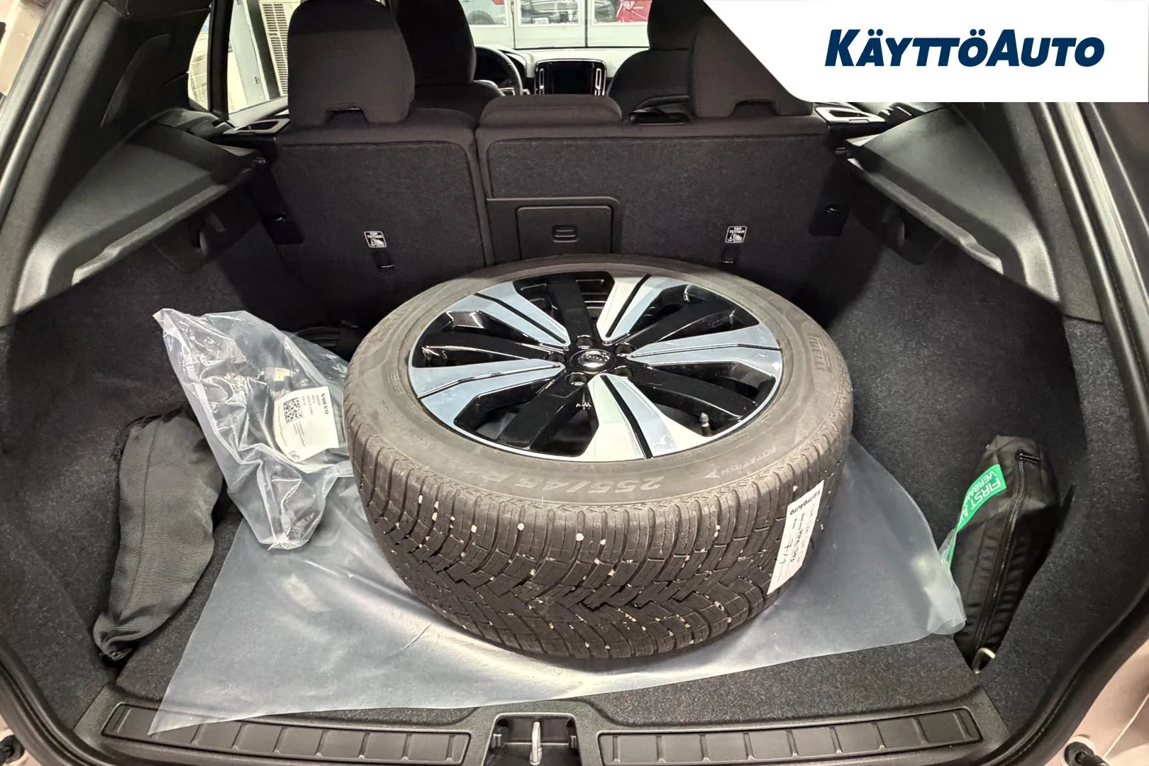 VOLVO XC40 MPA-393 carousel image