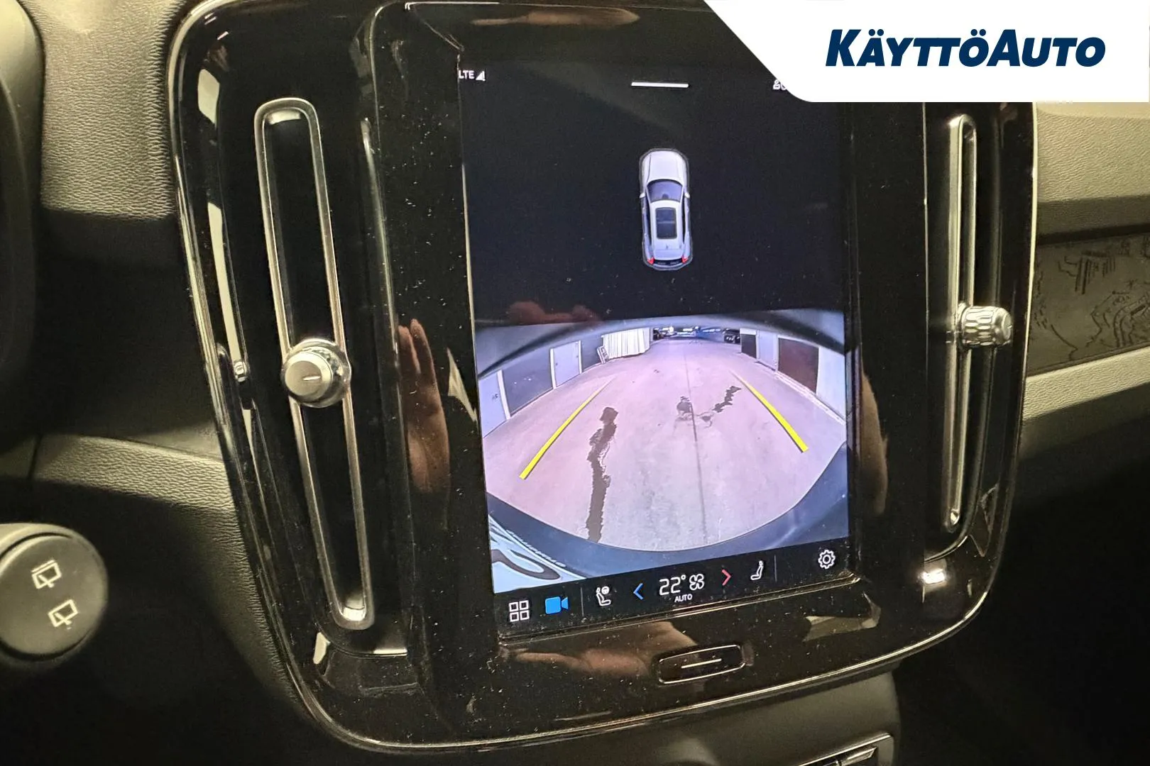 VOLVO XC40 MPA-393 carousel image