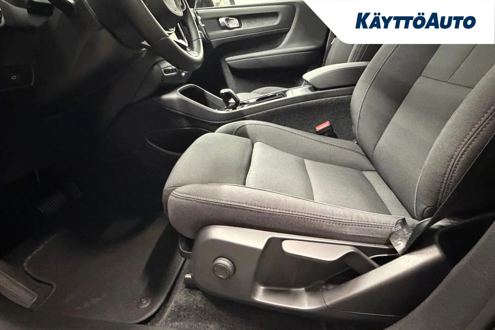 VOLVO XC40 MPA-393 carousel image