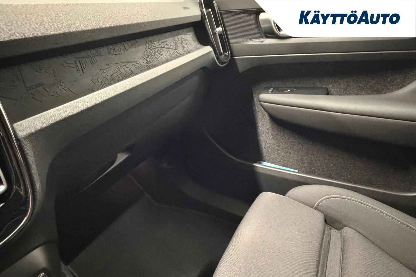 VOLVO XC40 MPA-393 carousel image