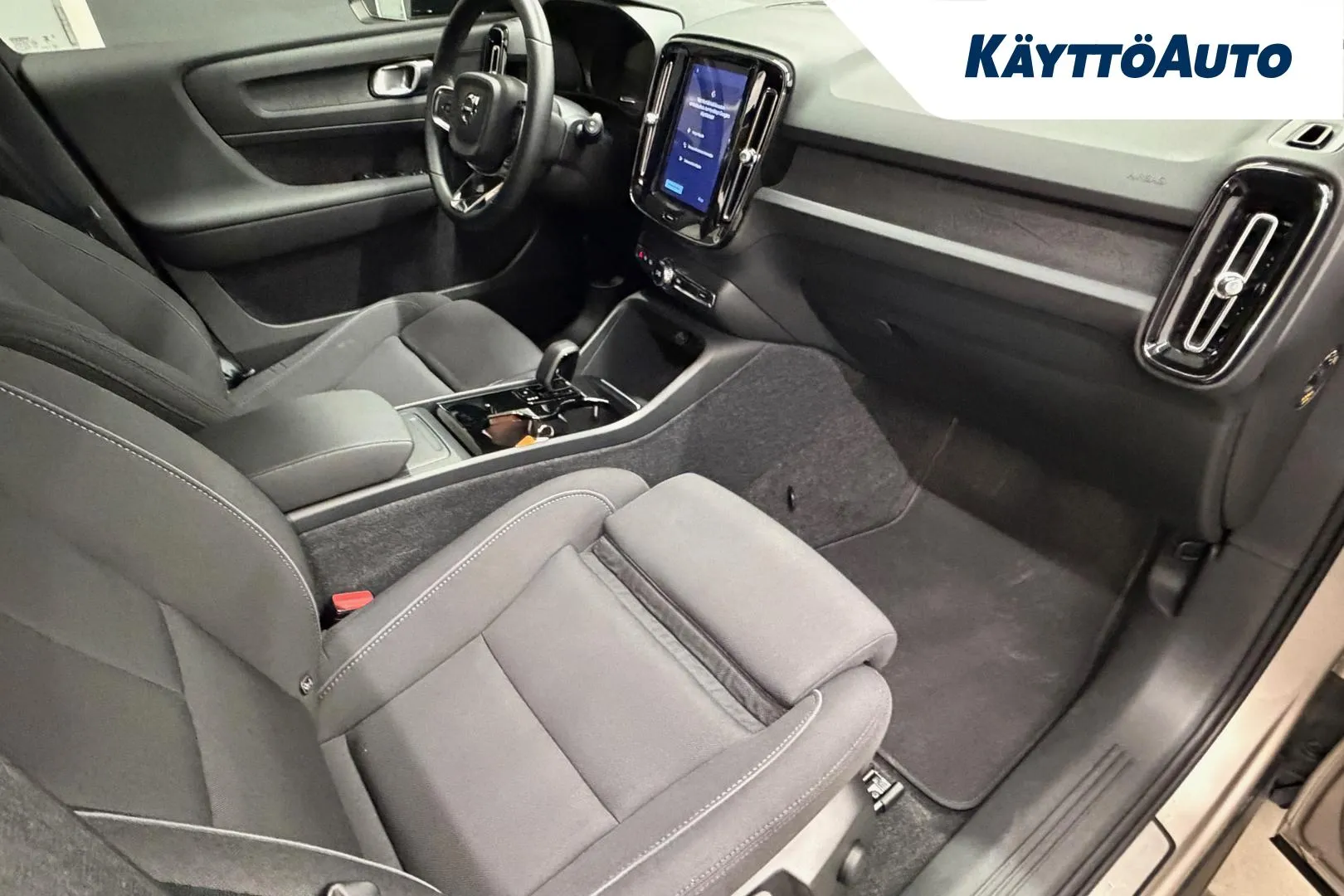 VOLVO XC40 MPA-393 carousel image