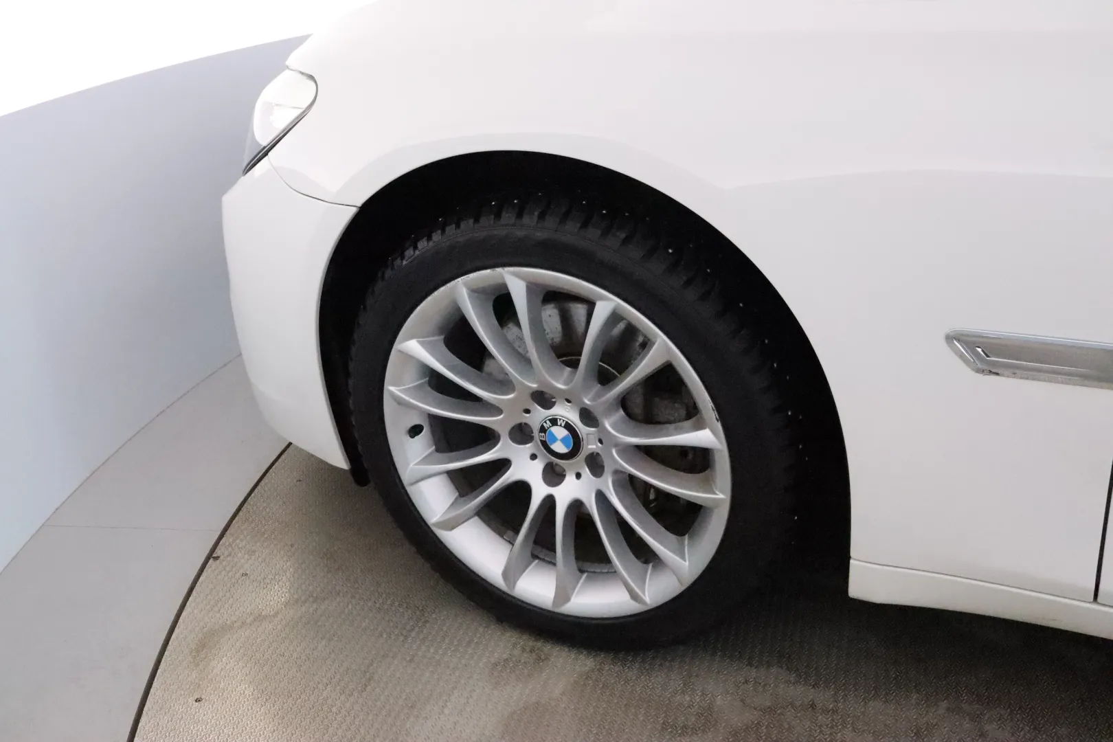 BMW 730 KSE-709 carousel image