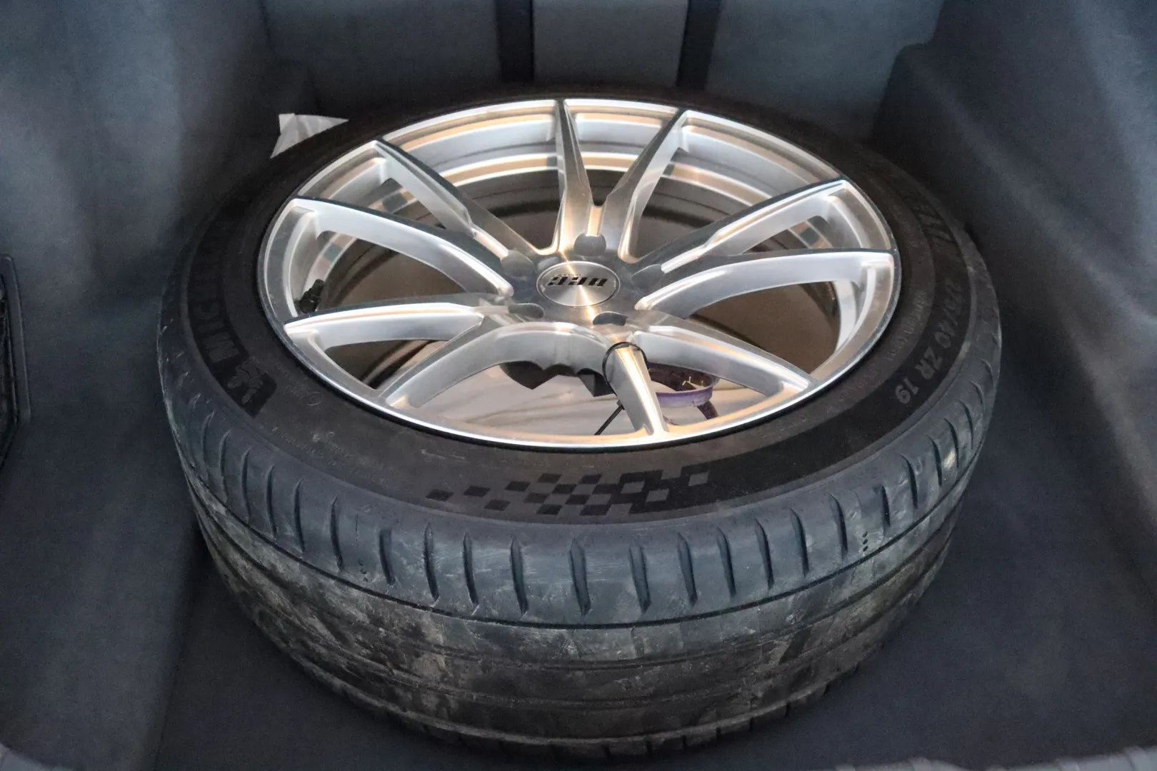 BMW 730 KSE-709 carousel image