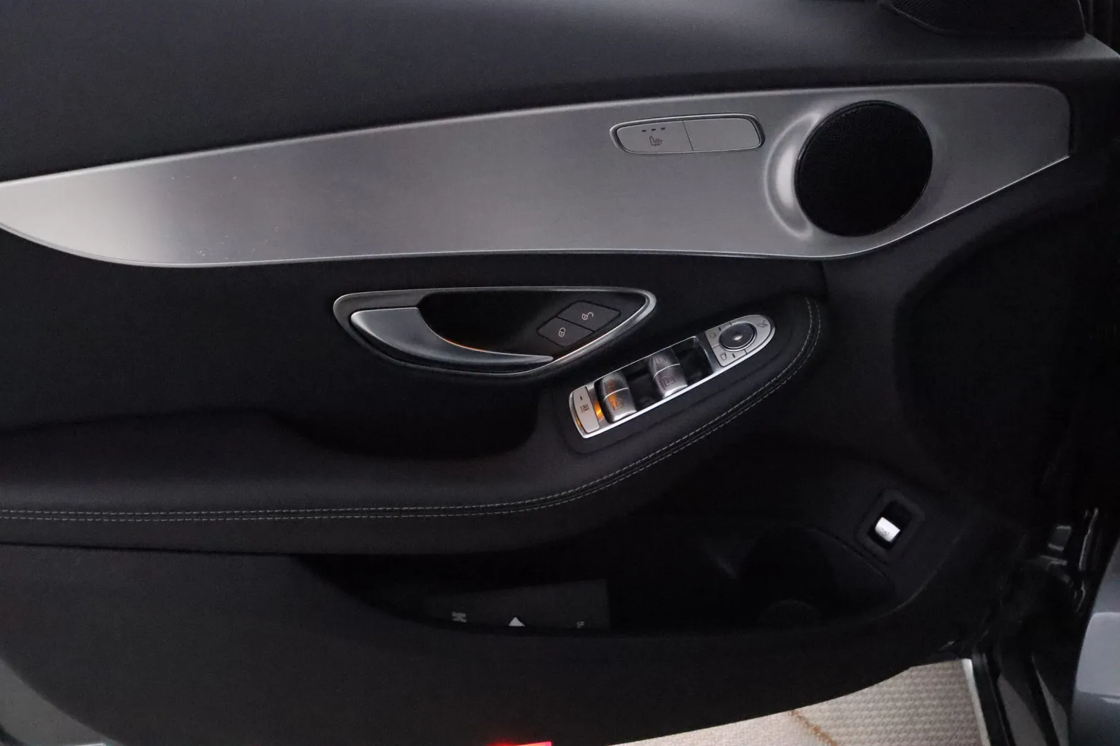 MERCEDES-BENZ C BVE-984 carousel image