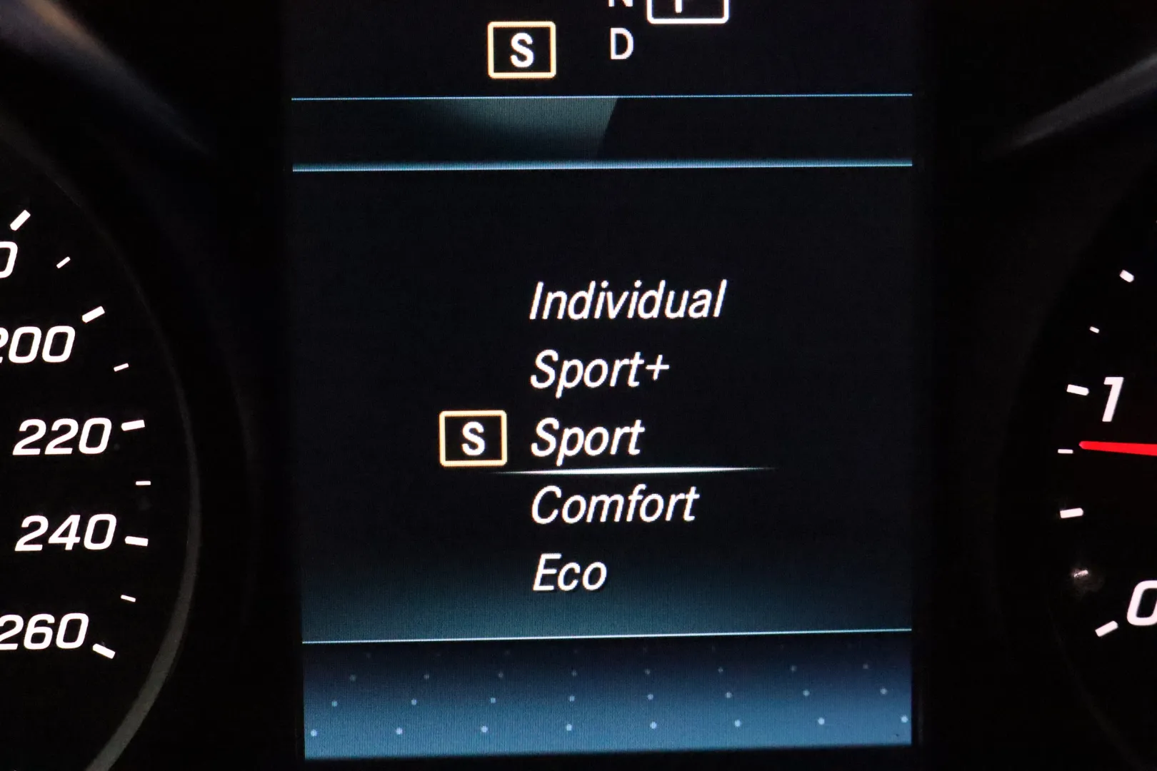 MERCEDES-BENZ C BVE-984 carousel image