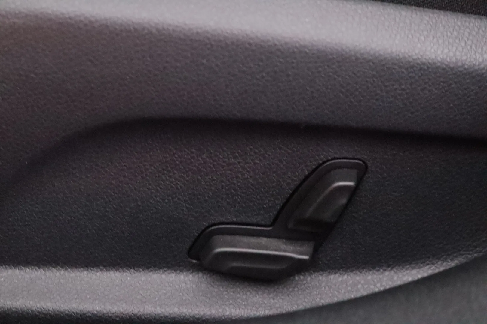 MERCEDES-BENZ C BVE-984 carousel image