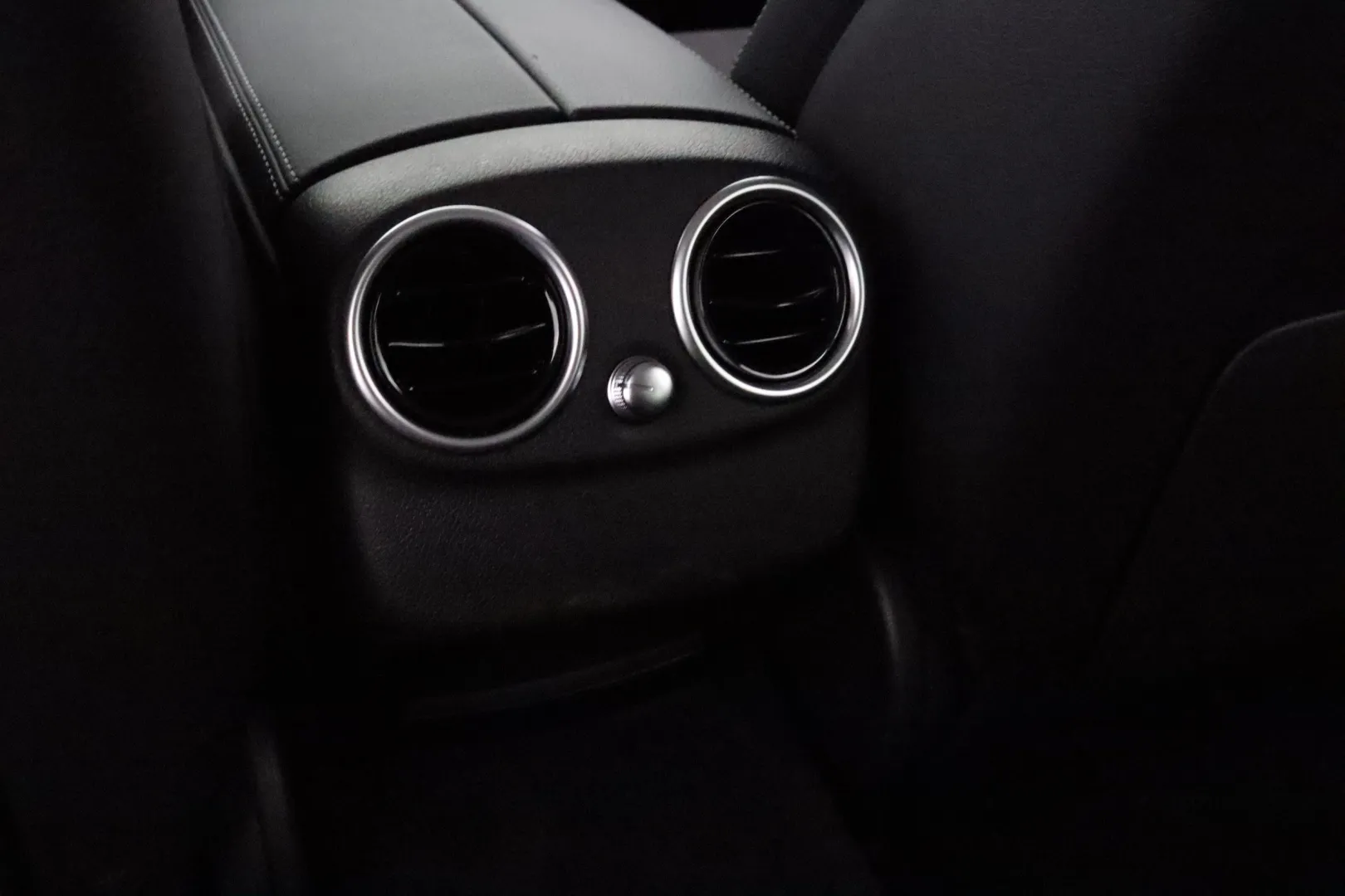 MERCEDES-BENZ C BVE-984 carousel image