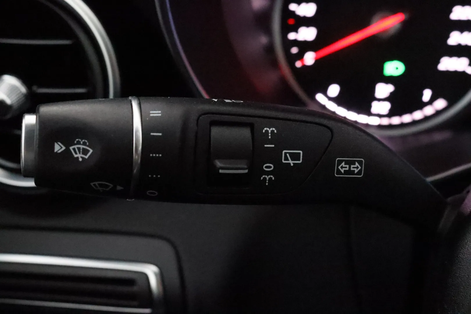 MERCEDES-BENZ C BVE-984 carousel image