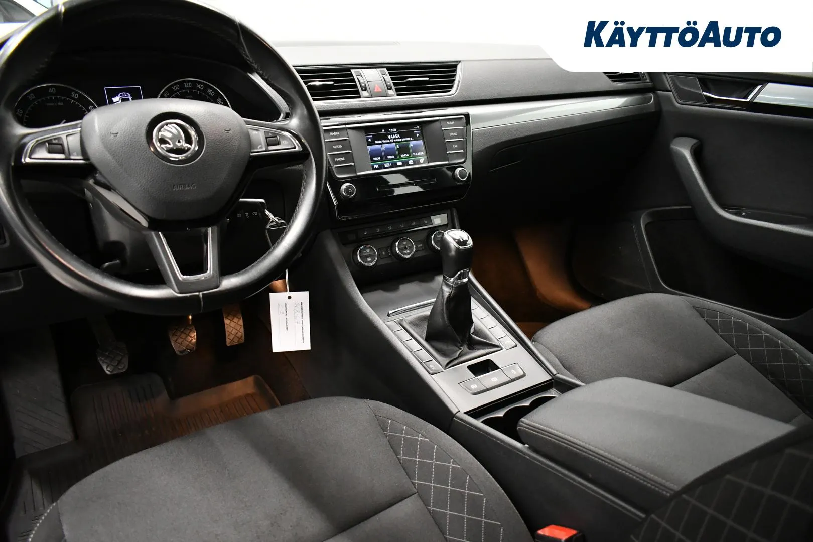 SKODA Superb GLR-617 carousel image