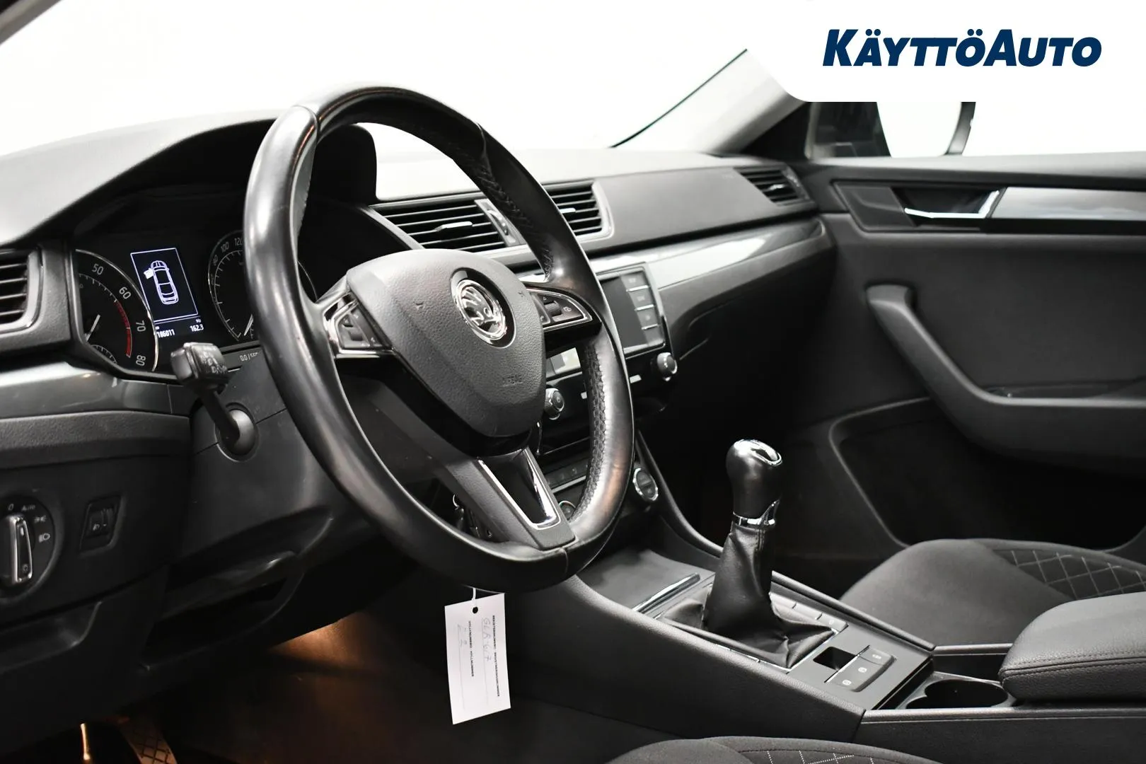 SKODA Superb GLR-617 carousel image