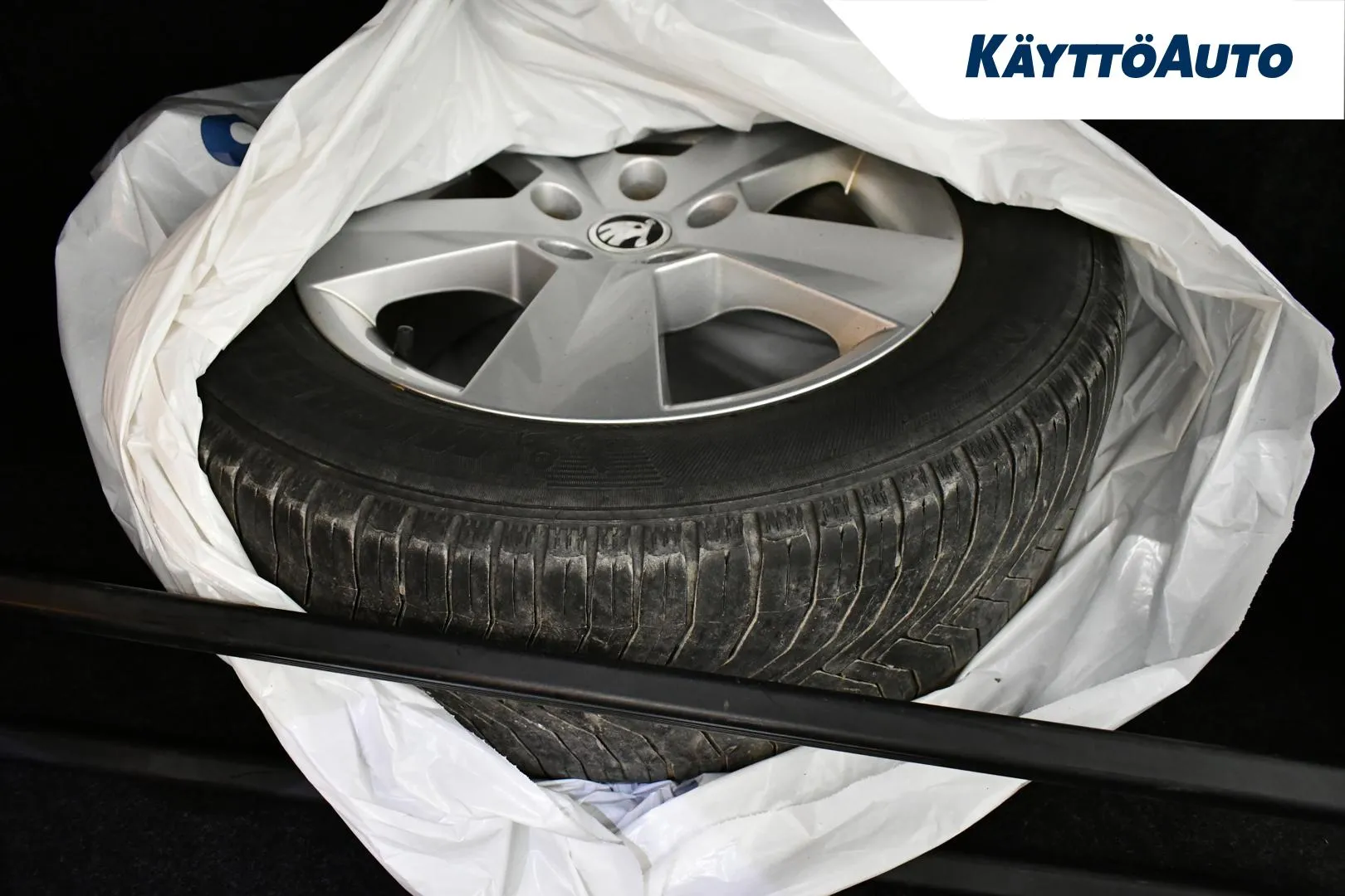 SKODA Superb GLR-617 carousel image