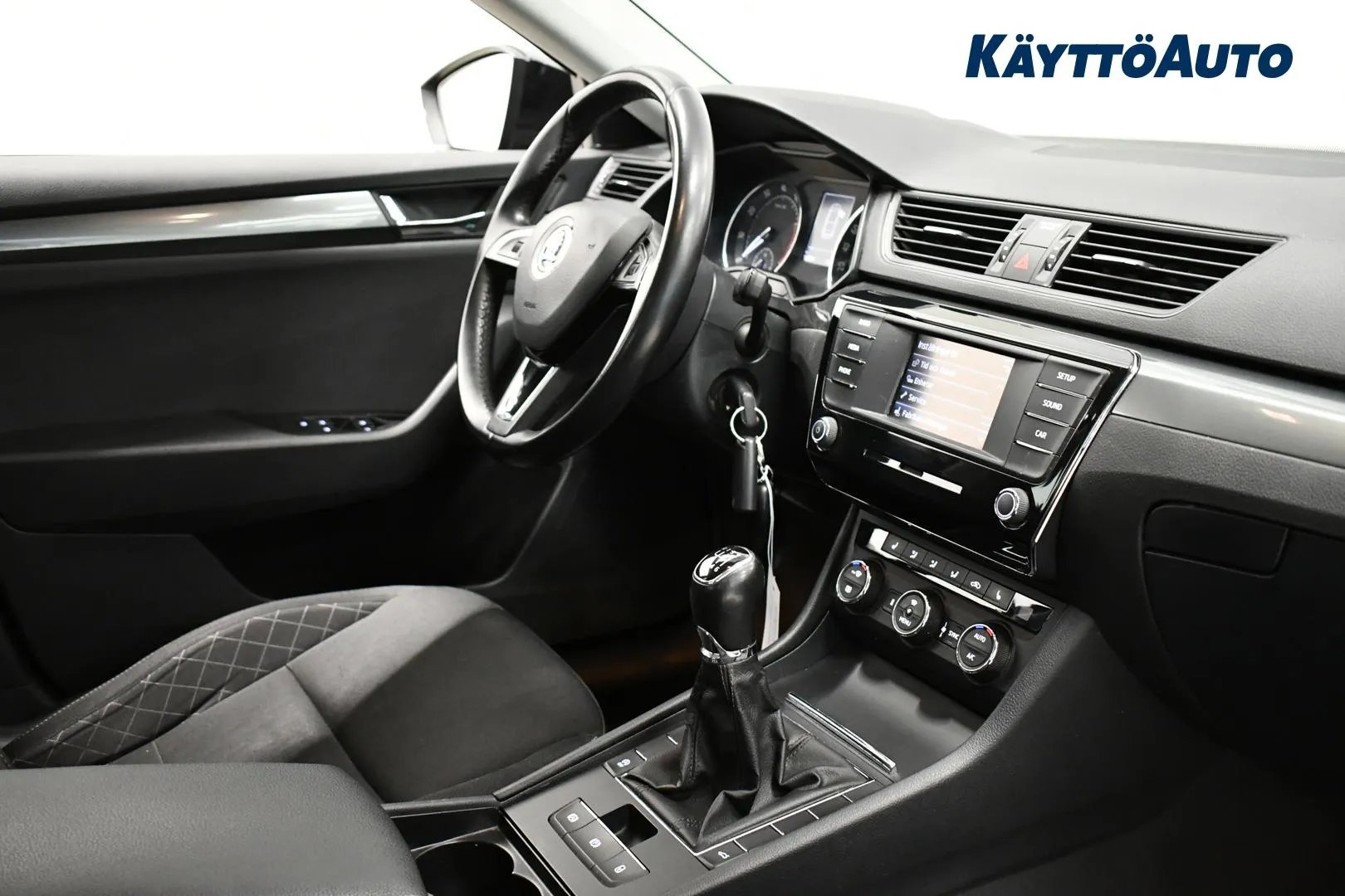 SKODA Superb GLR-617 carousel image