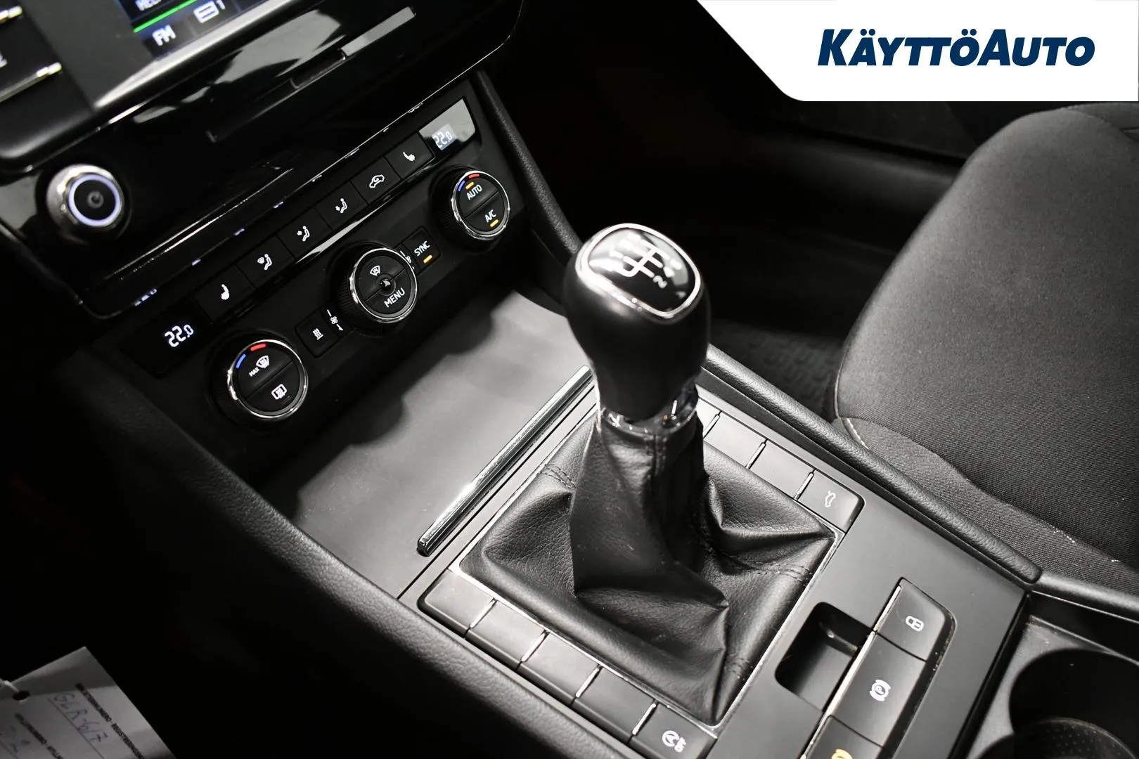 SKODA Superb GLR-617 carousel image