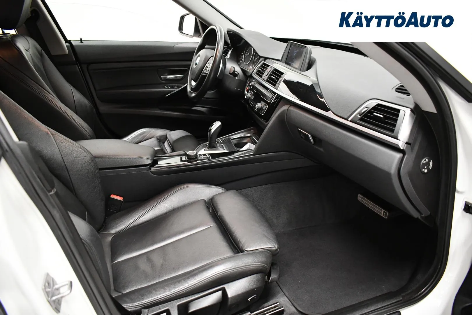 BMW 320 Gran Turismo NKX-330 carousel image