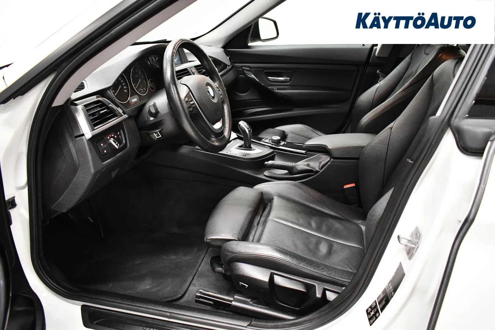 BMW 320 Gran Turismo NKX-330 carousel image