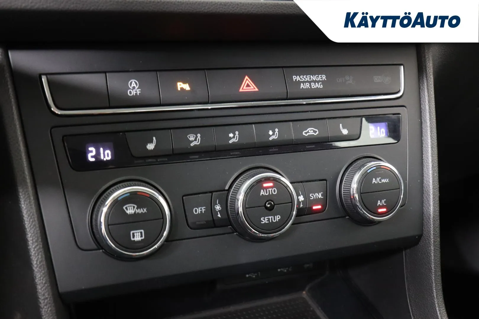 Seat Leon KTP-879 carousel image