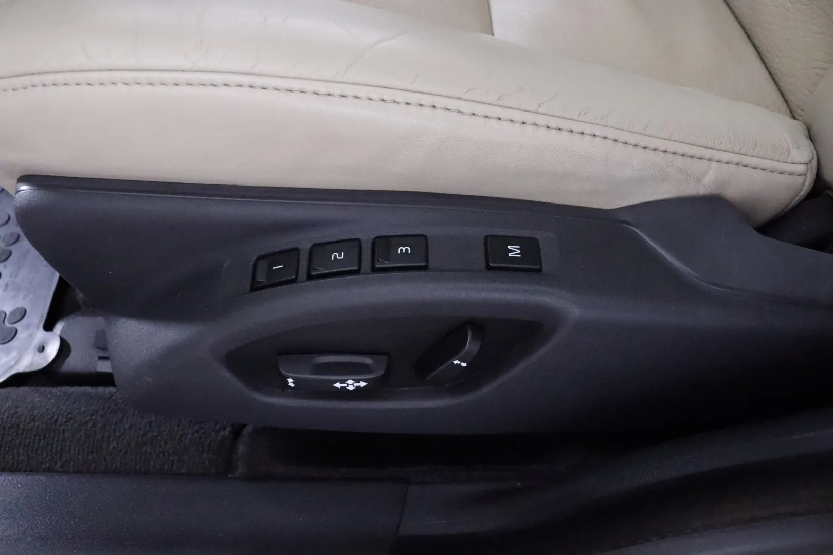 Volvo S80 GJN-190 carousel image