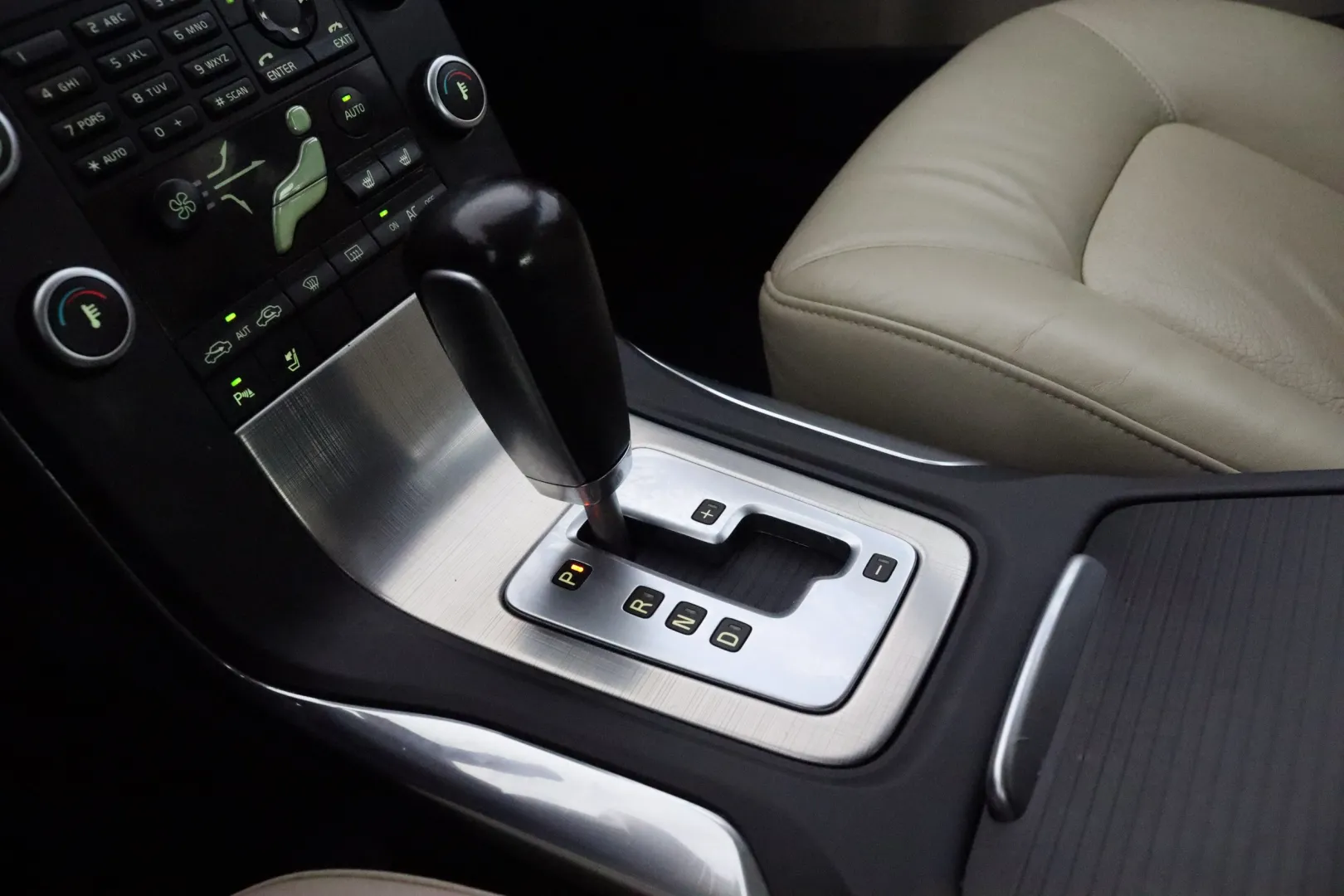 Volvo S80 GJN-190 carousel image