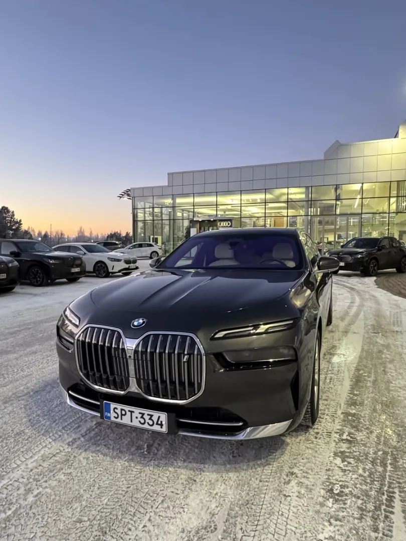 BMW i7 SPT-334 carousel image