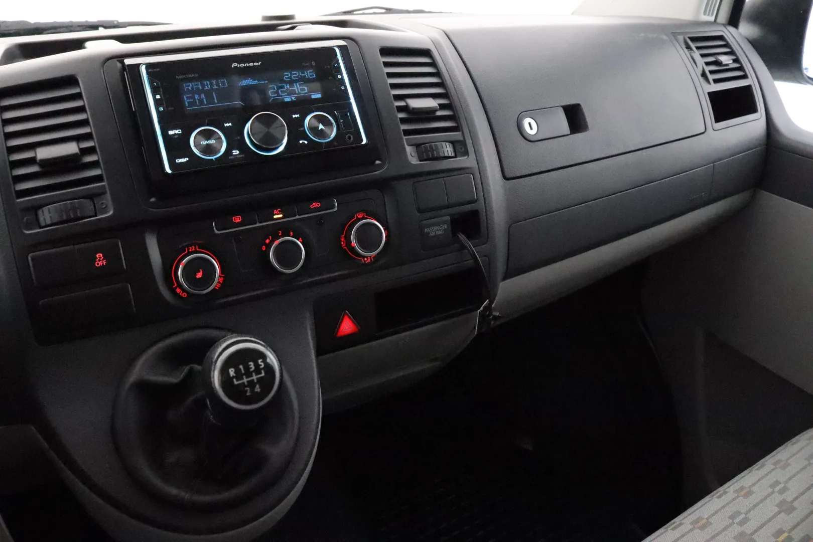 VOLKSWAGEN Transporter FMT-828 carousel image