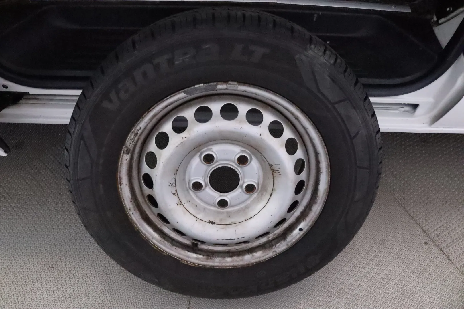 VOLKSWAGEN Transporter FMT-828 carousel image